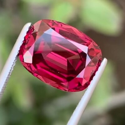 photo of garnet pyrope stone