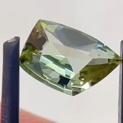Photo fancy tanzanite